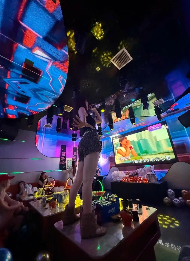gái karaoke 25