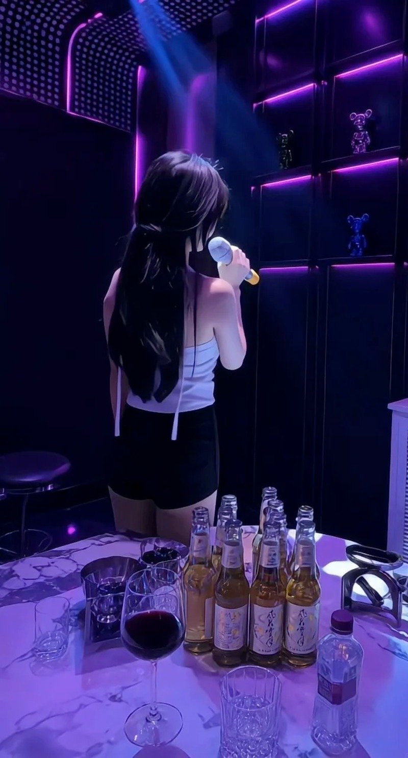 gái karaoke 7