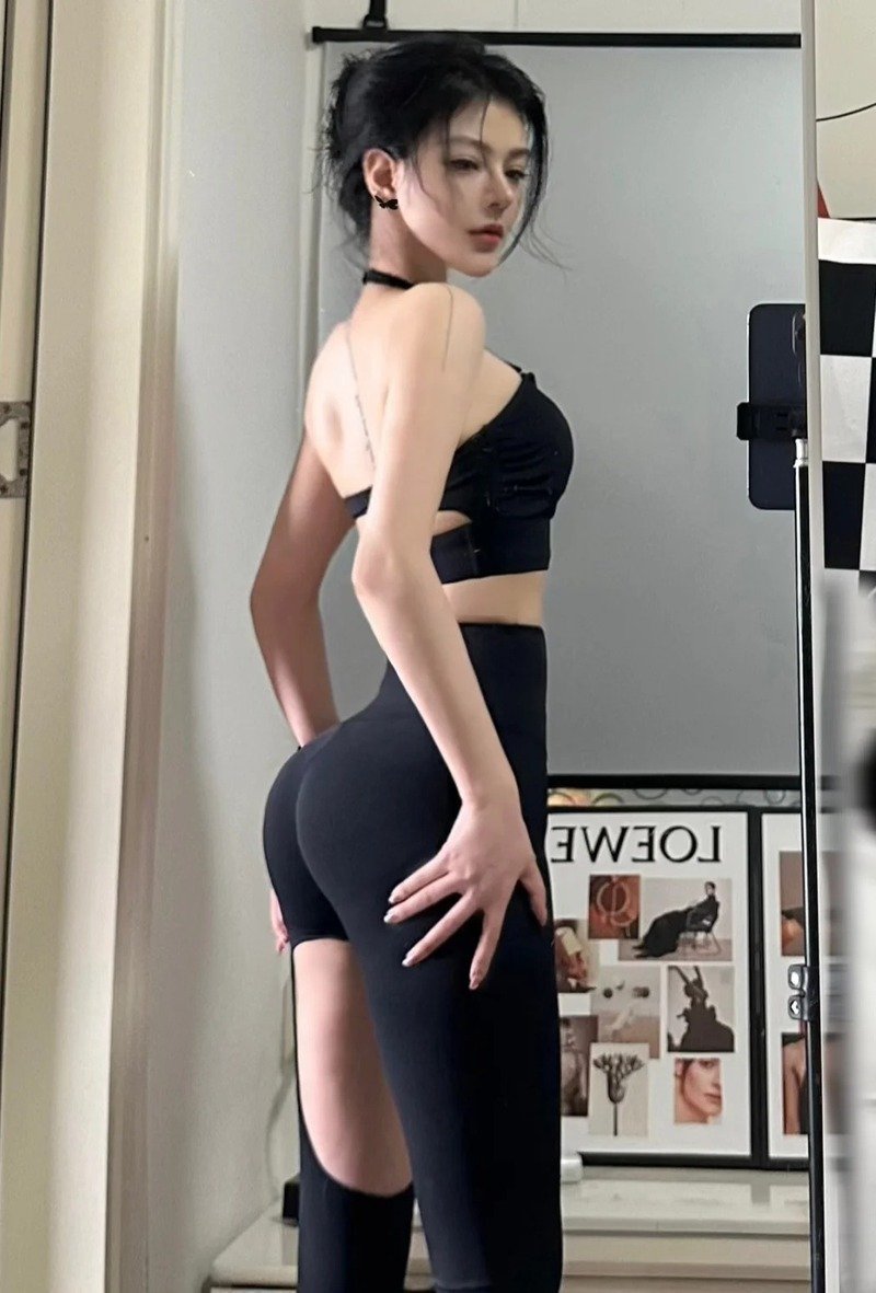 gái khoe mông 25