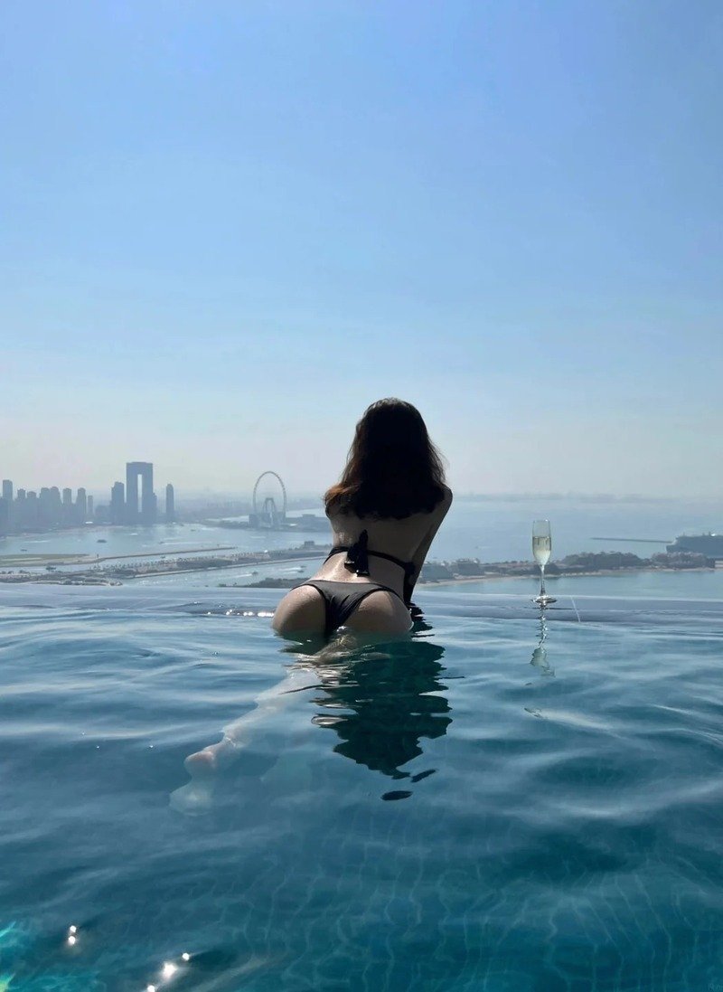 gái khoe mông 27