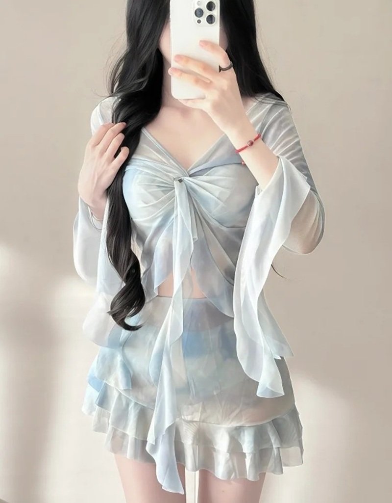 gái mặc bikini trong nhà 27