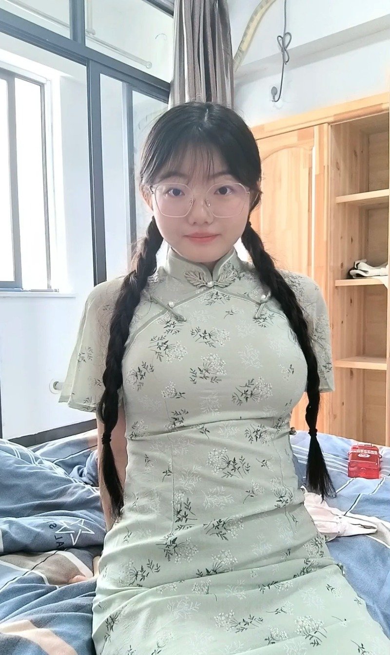 gái ngực to 18