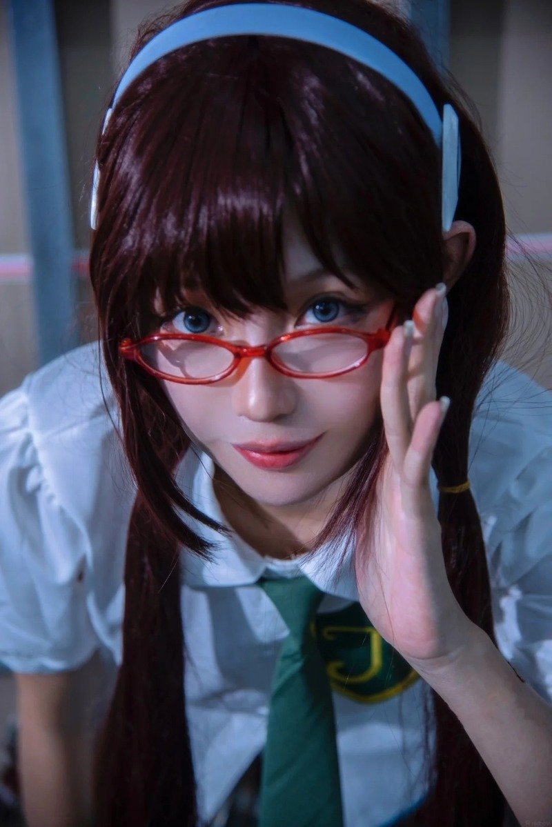gái xinh đeo kính 1