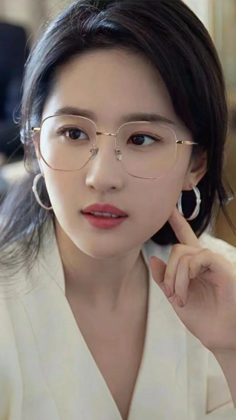 gái xinh đeo kính 12