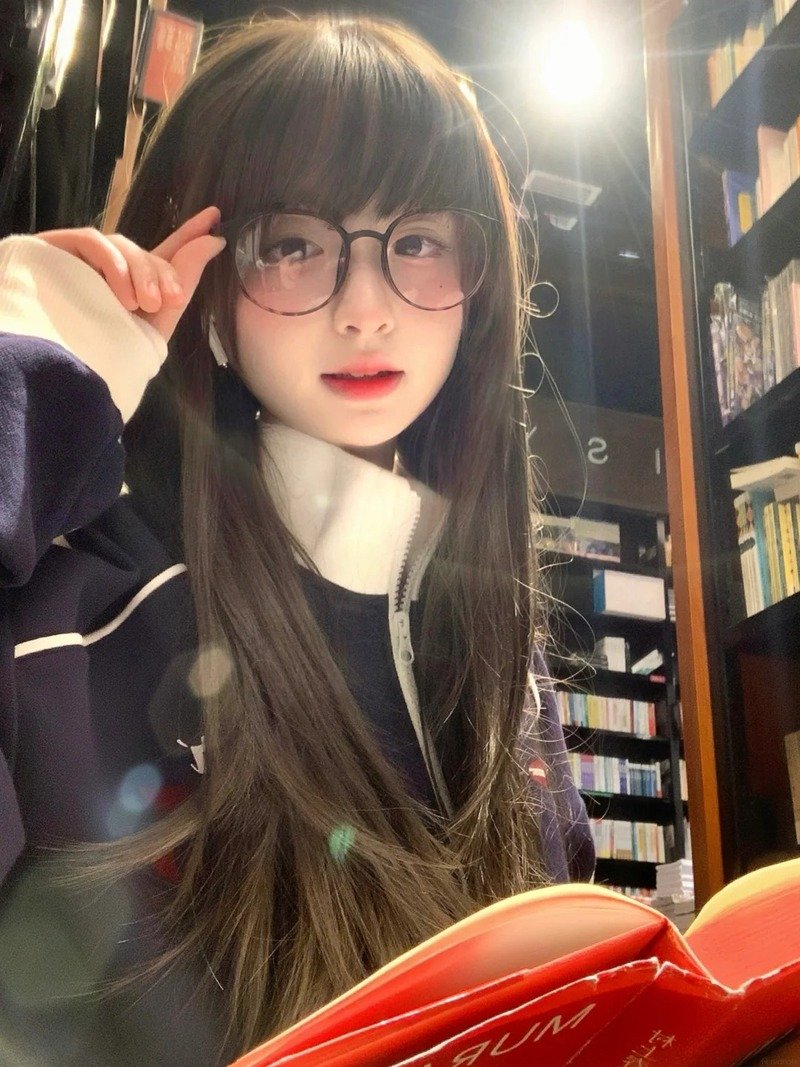 gái xinh đeo kính 18