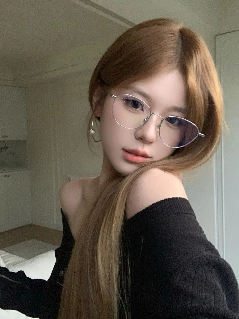 gái xinh đeo kính 2