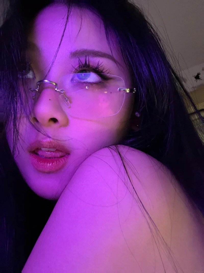 gái xinh đeo kính 20