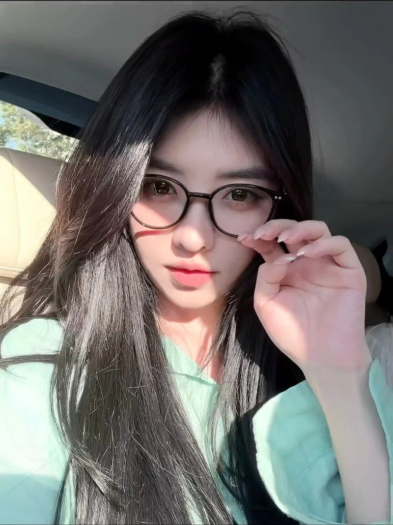 gái xinh đeo kính 21