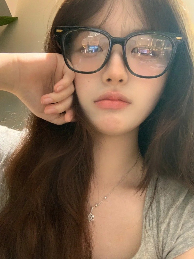 gái xinh đeo kính 25