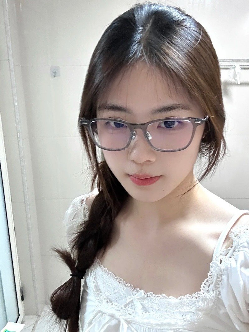 gái xinh đeo kính 8