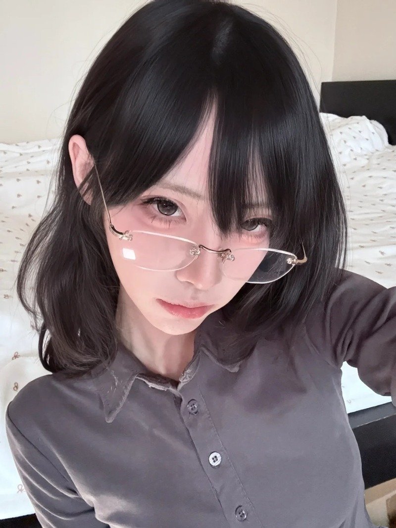 gái xinh đeo kính 9
