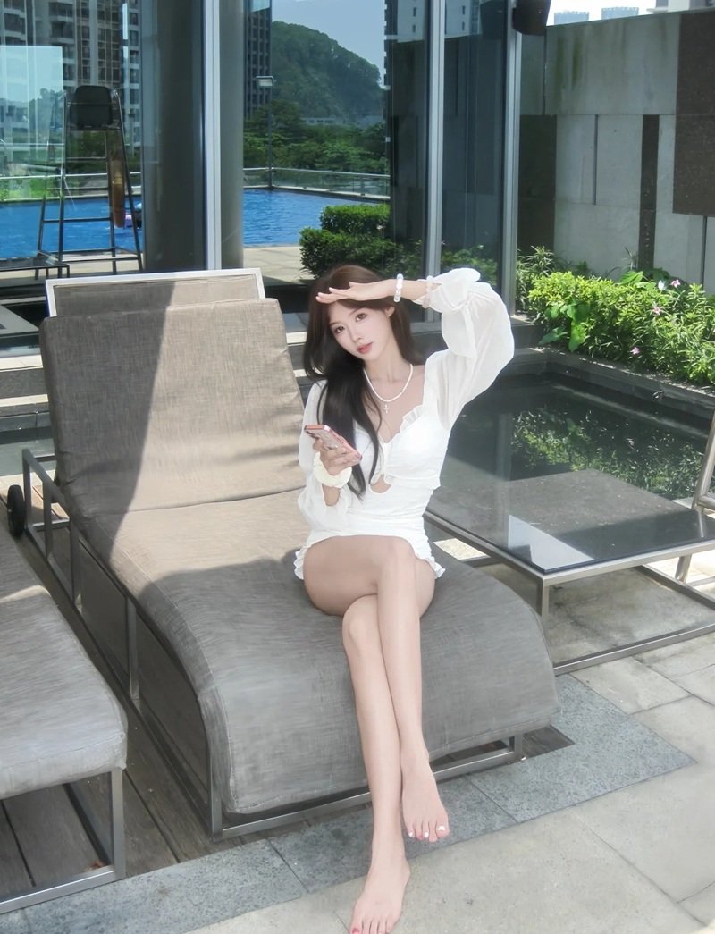gái xinh mặc bikini trắng 15