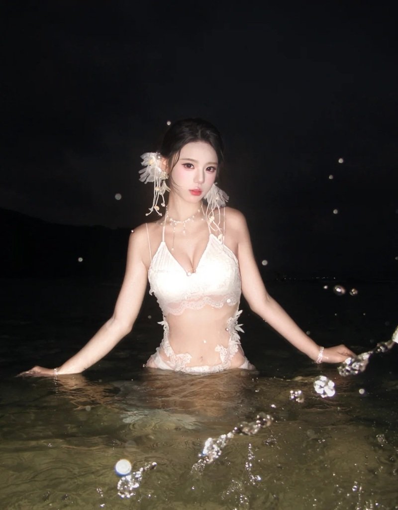 gái xinh mặc bikini trắng 21