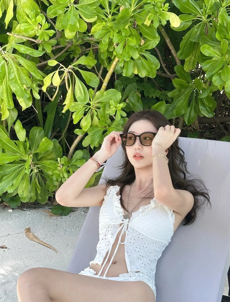 gái xinh mặc bikini trắng 24