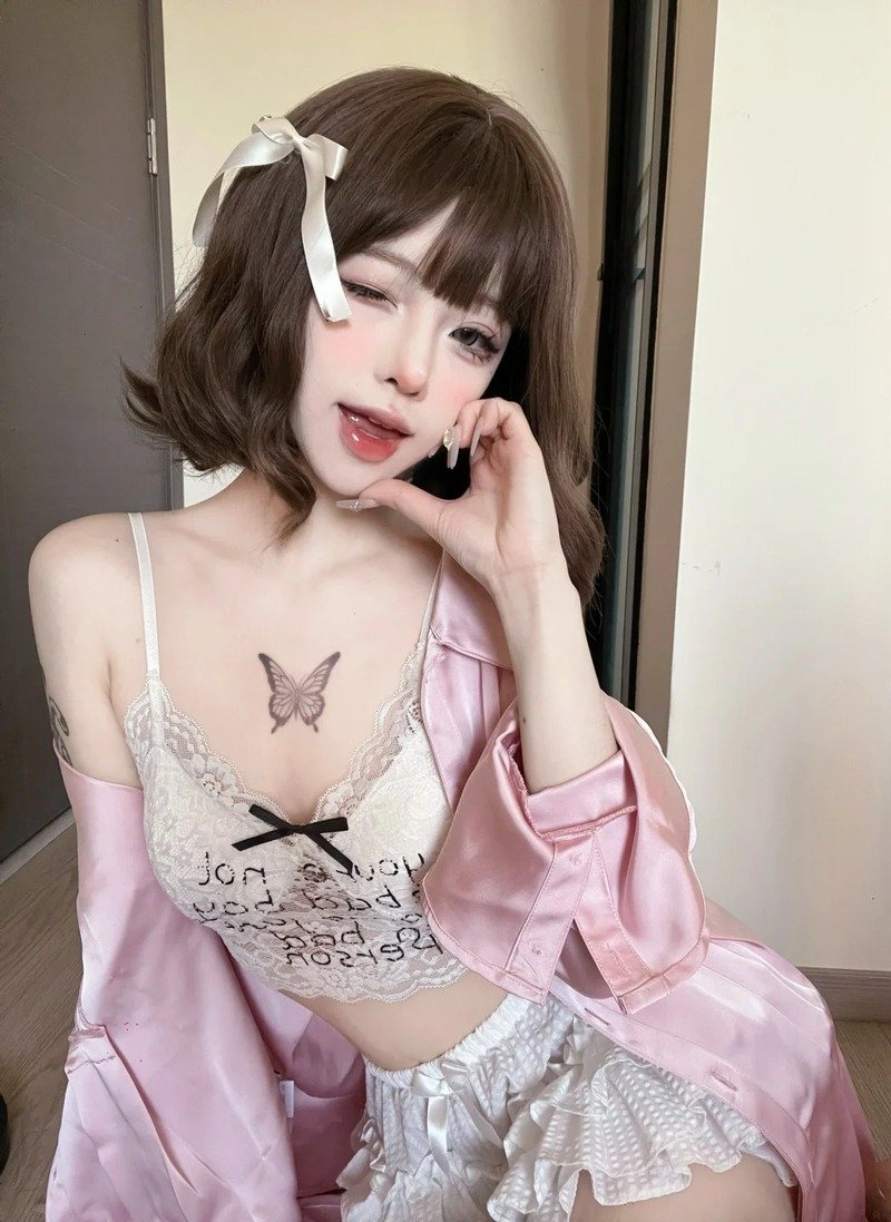gái xinh mặc pinky