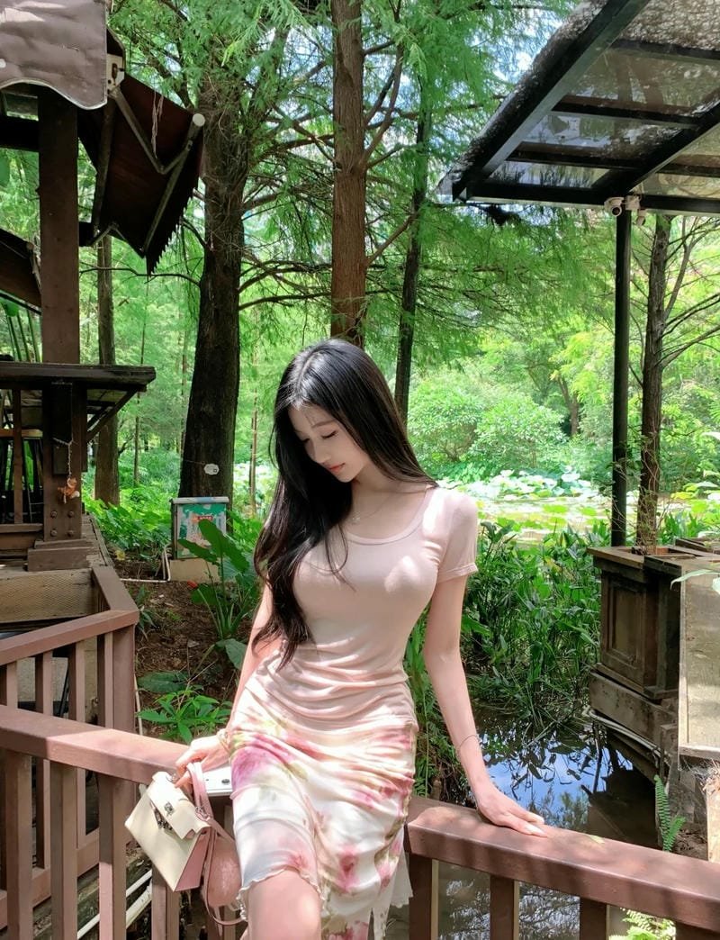 gái xinh mặc váy 30