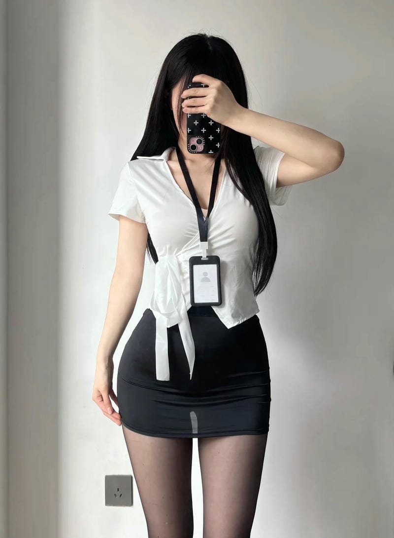 gái xinh mặc váy ngắn đen 10