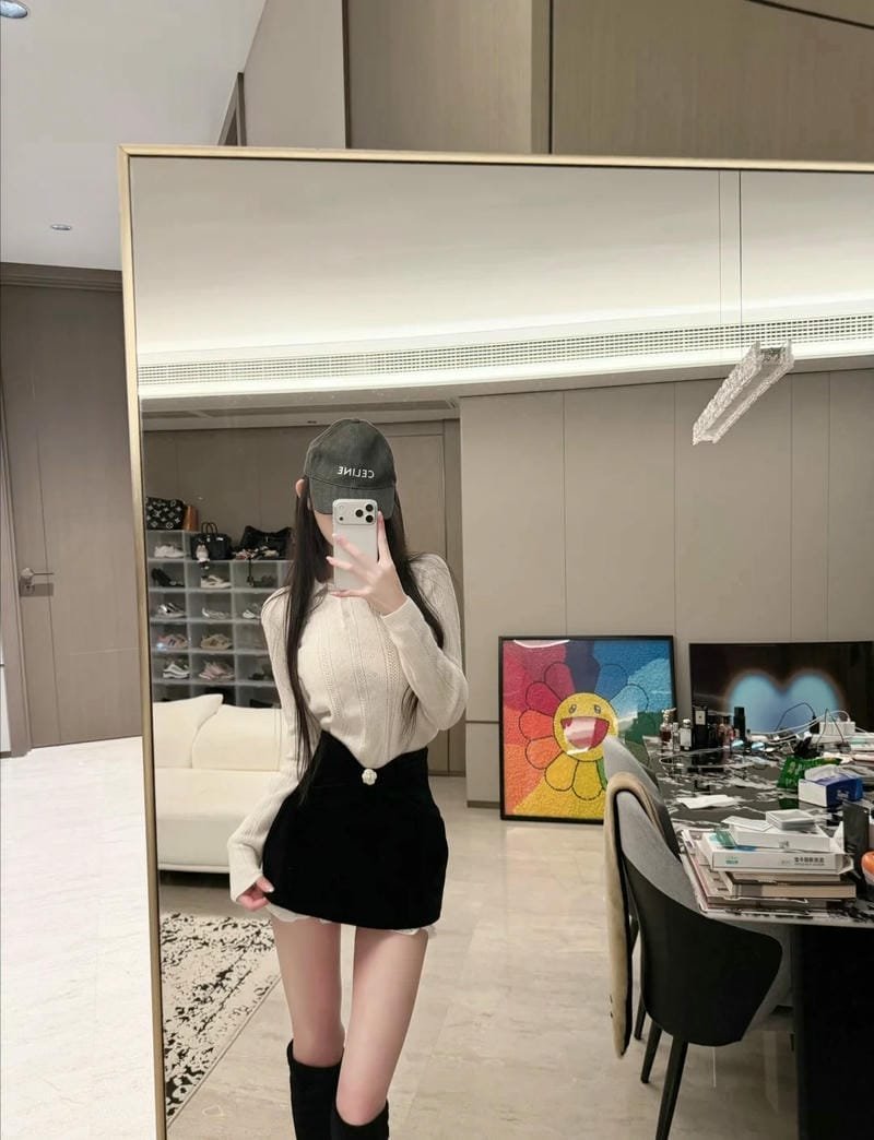 gái xinh mặc váy ngắn đen 3