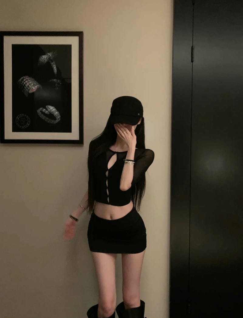 gái xinh mặc váy ngắn đen 30