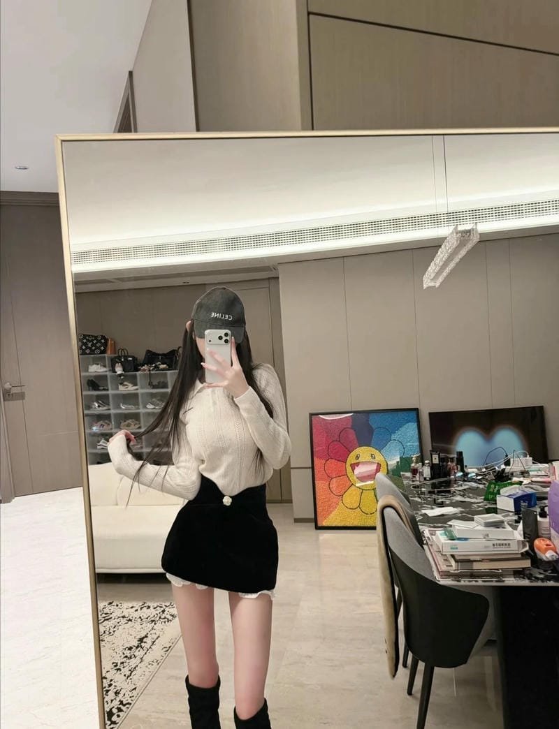gái xinh mặc váy ngắn đen 4