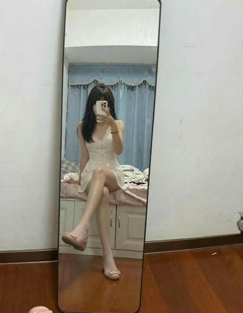 gái xinh mặc váy ngắn trắng 21