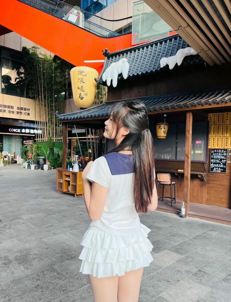 gái xinh mặc váy ngắn trắng 22
