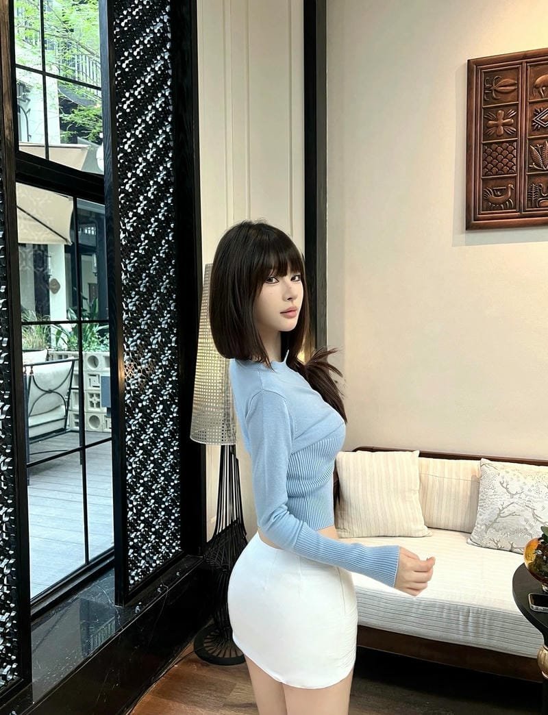gái xinh mặc váy ngắn trắng 28