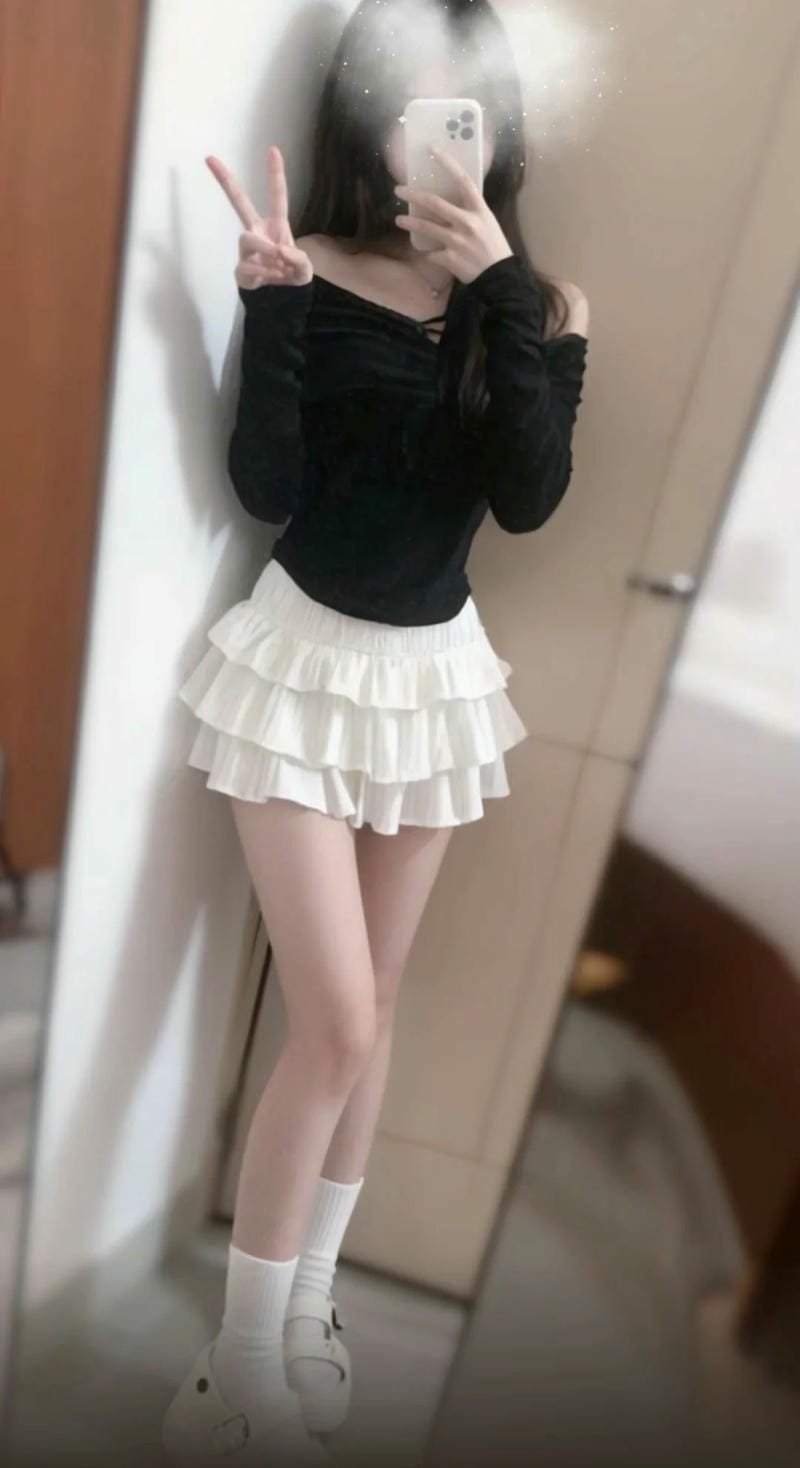 gái xinh mặc váy ngắn trắng 31