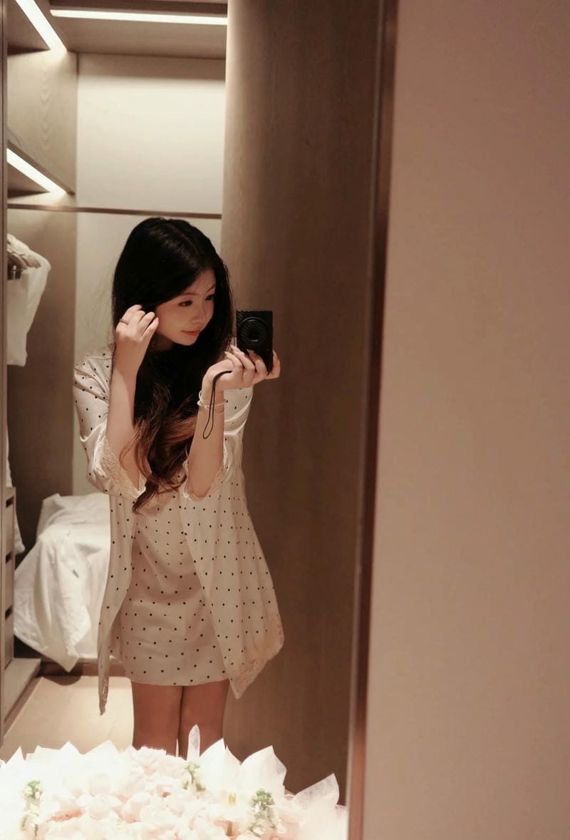 gái xinh mặc váy ngủ 3