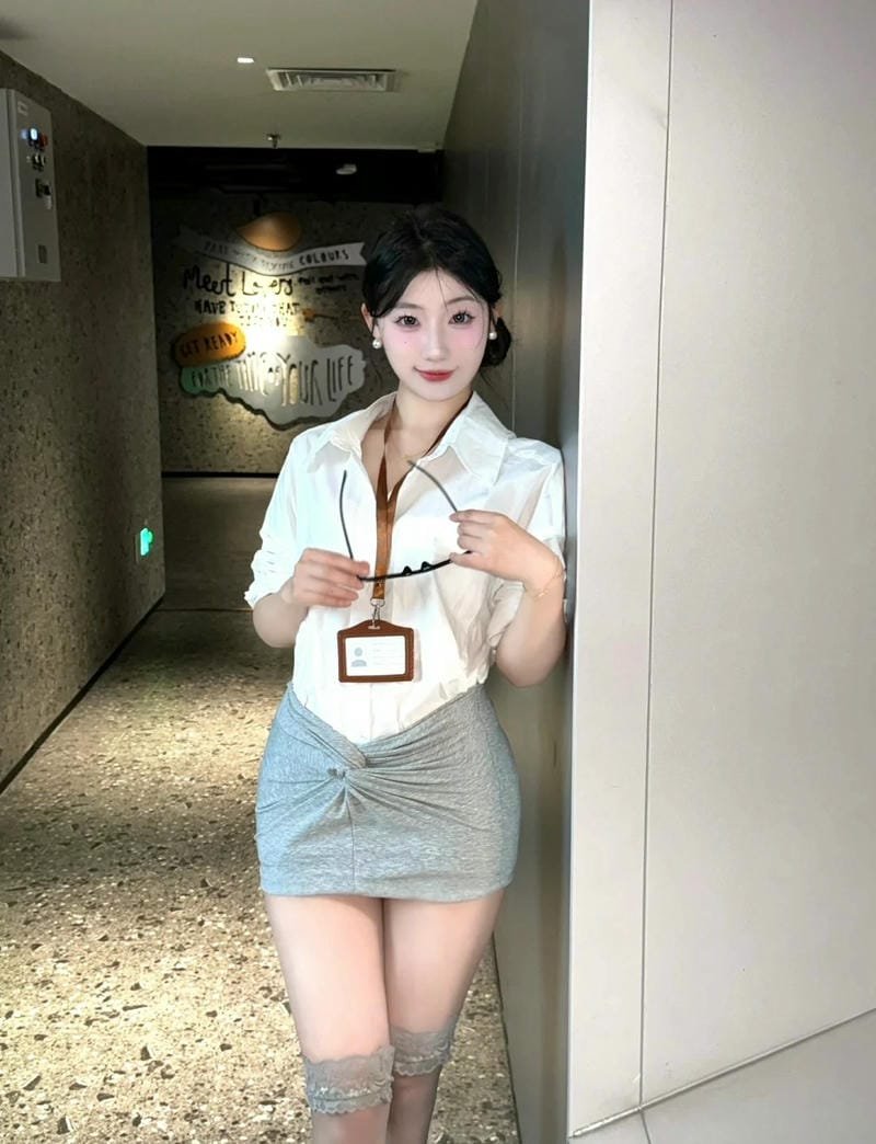 gái xinh mặc váy siêu ngắn 25
