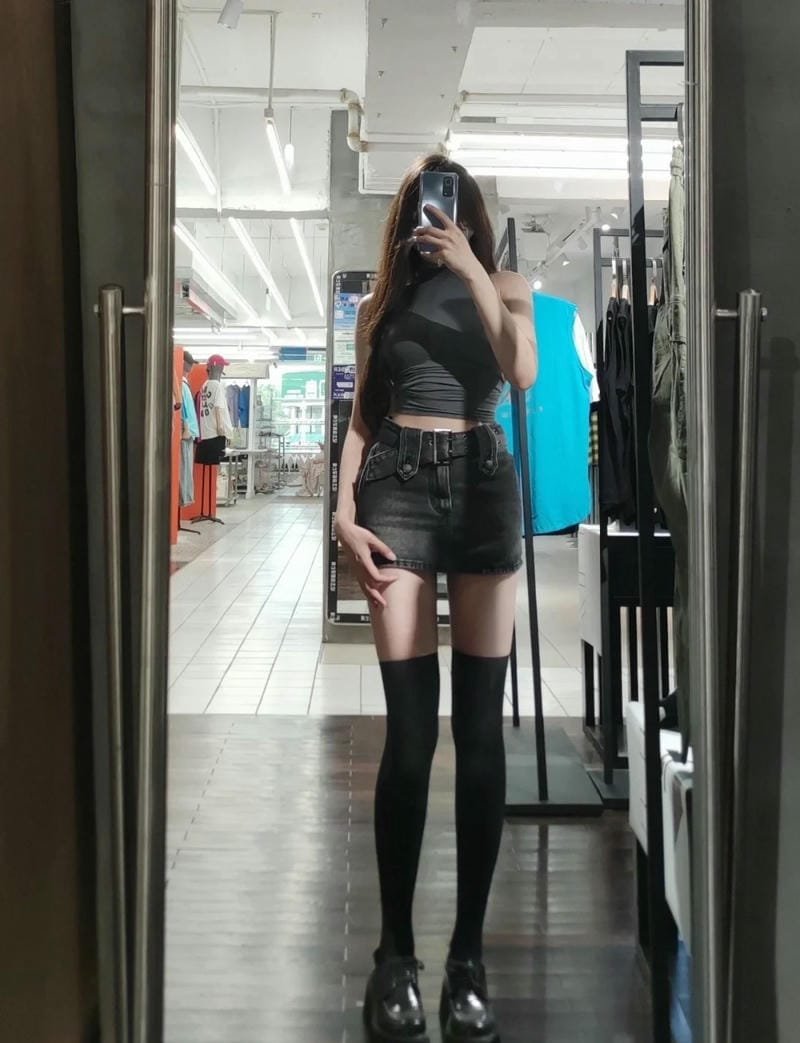 gái xinh mặc váy siêu ngắn 29