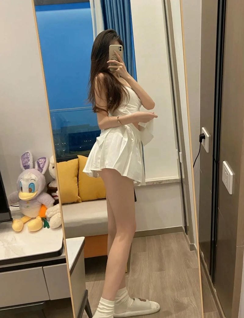 gái xinh mặc váy siêu ngắn 5