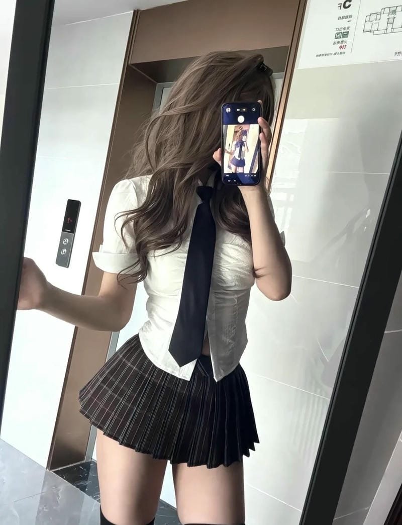 gái xinh mặc váy siêu ngắn 6