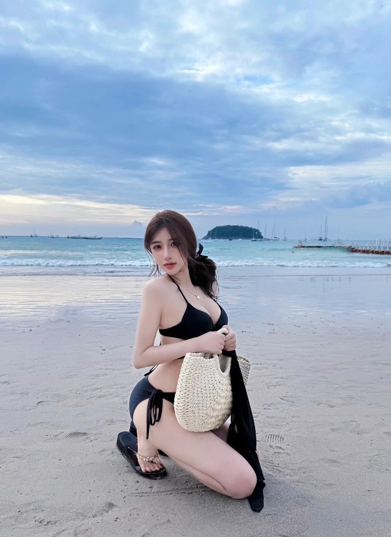 gái xinh tiktok mặc bikini 2