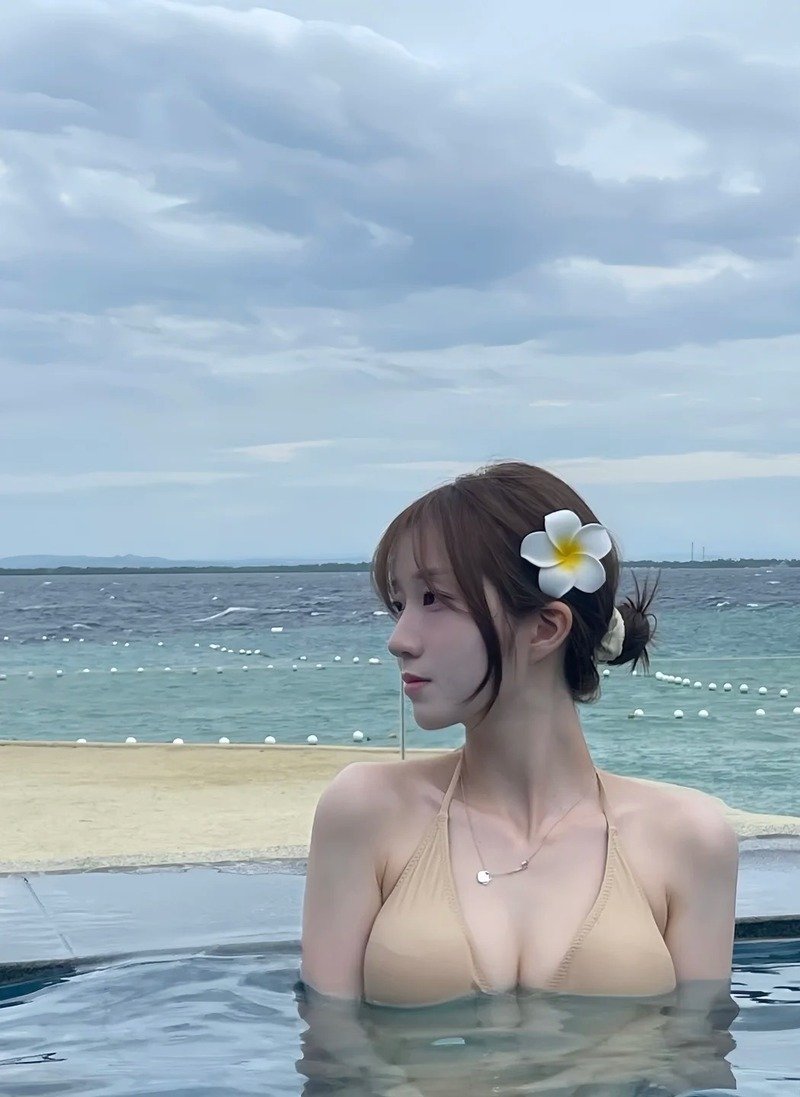 gái xinh tiktok mặc bikini 24