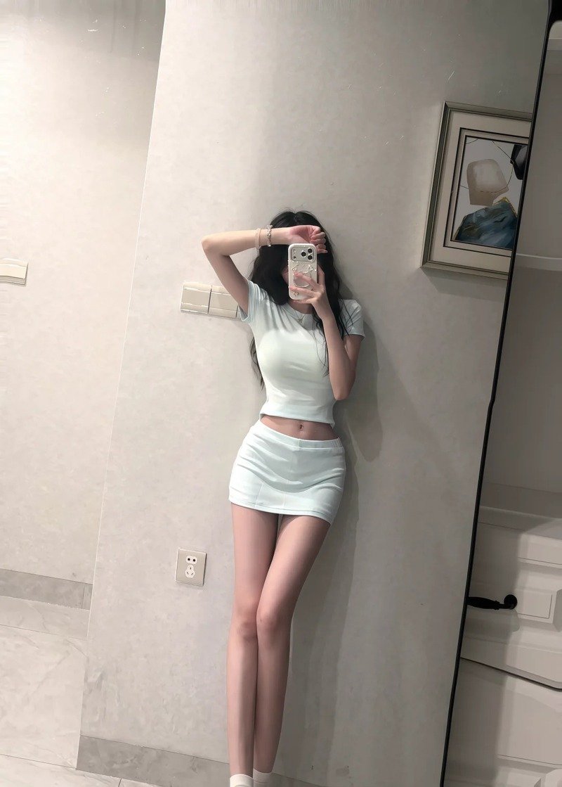 gái xinh tiktok mặc váy ngắn 1