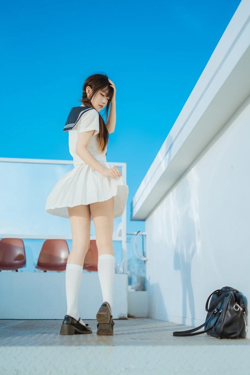 gái xinh tiktok mặc váy ngắn 15