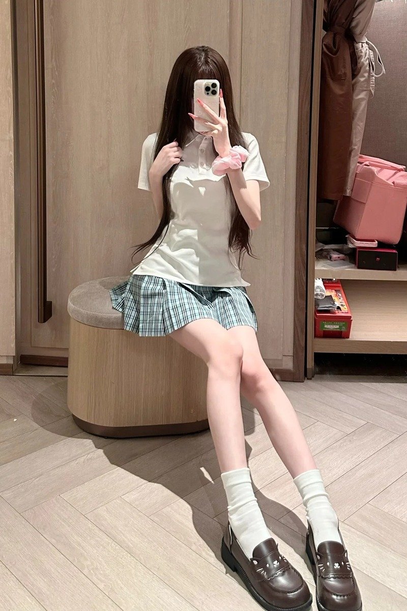 gái xinh tiktok mặc váy ngắn 18