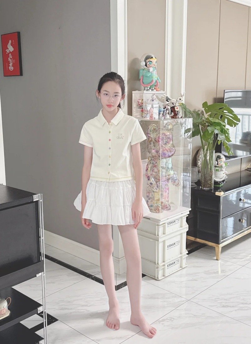 gái xinh tiktok mặc váy ngắn 23