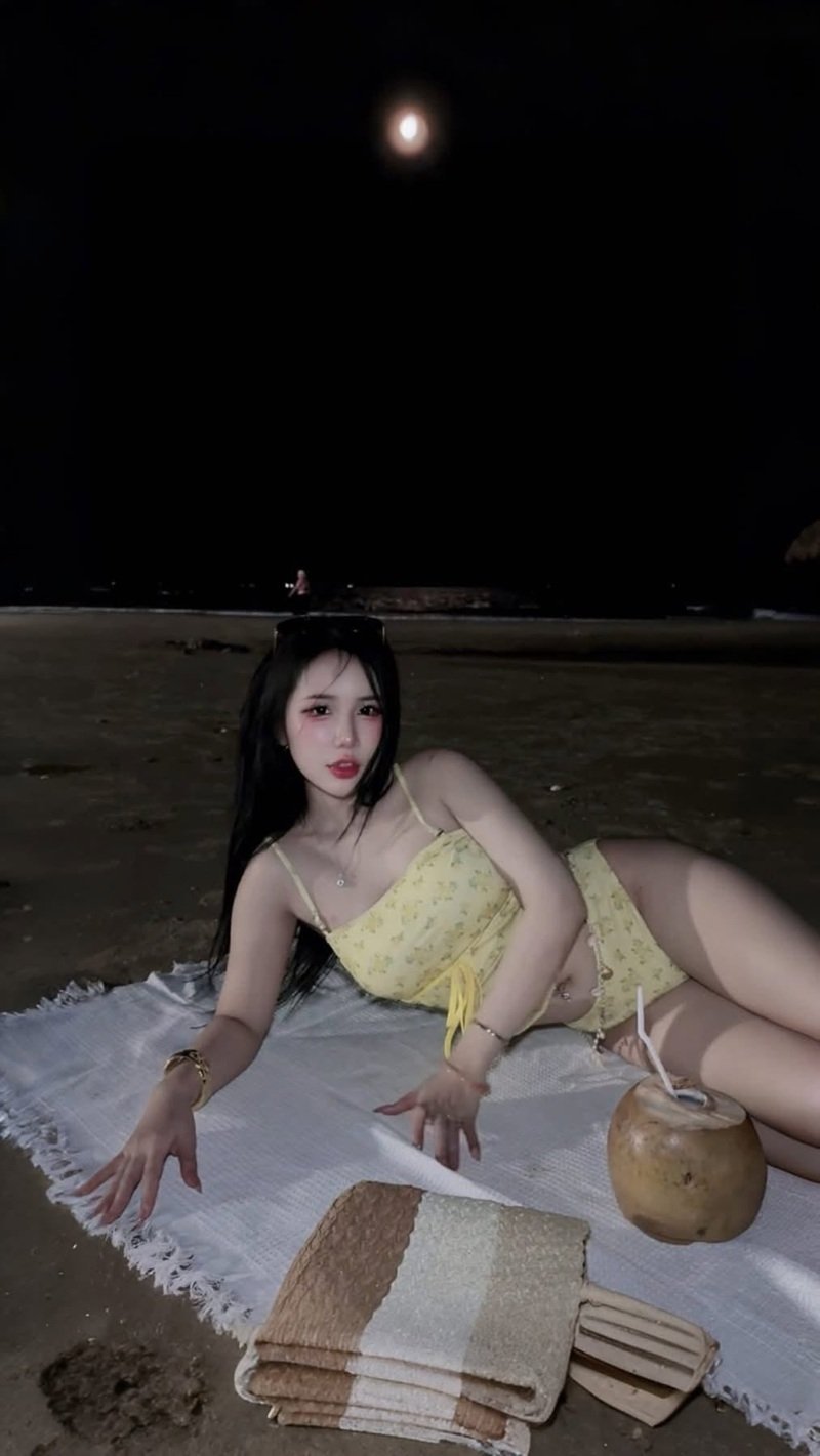 gái xinh việt nam mặc bikini đi biển 3