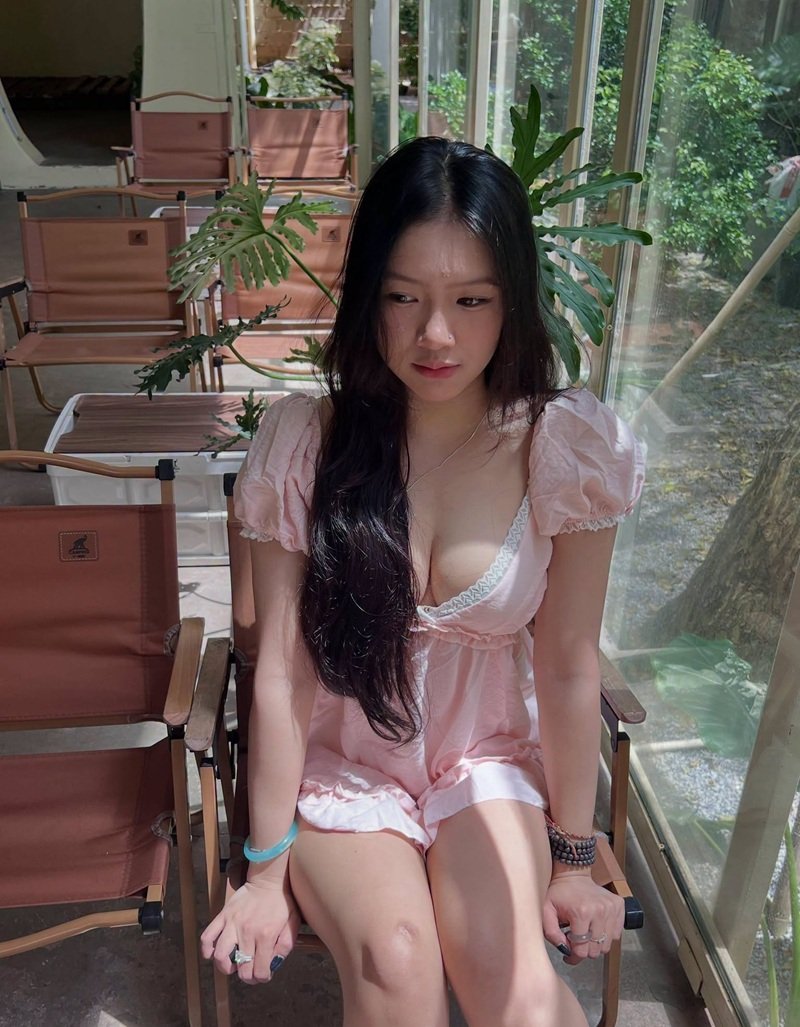 gái xinh vú to 21