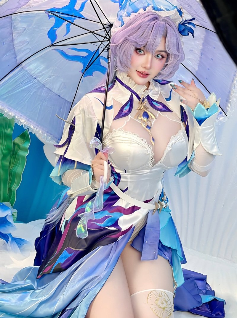 gái xinh vú to cosplay 17