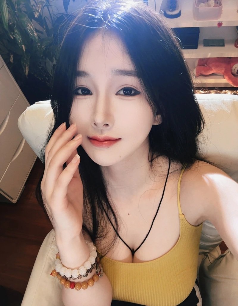 gái xinh vú to múp 18