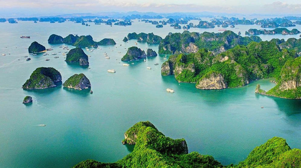 Hang Sửng Sốt với thạch nhũ lung linh