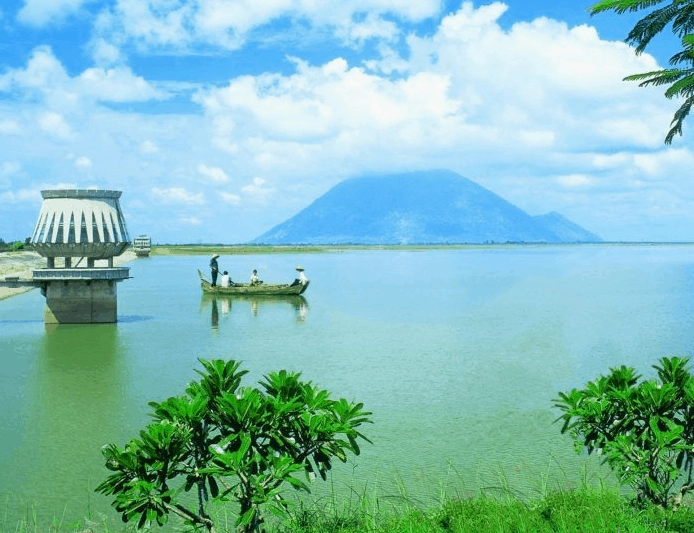 Hồ Dầu Tiếng Thuộc Tỉnh Nào? Khám Phá Vẻ Đẹp Tiềm Ẩn Của Hồ