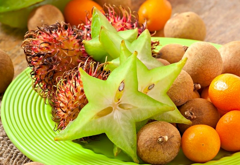 Khi ăn chôm chôm nên ăn kết hợp với rau củ, trái cây và các nguồn protein khác