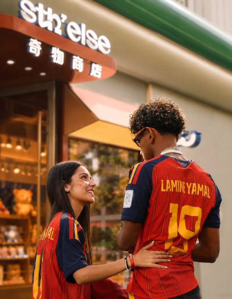 lamine yamal và bạn gái 24