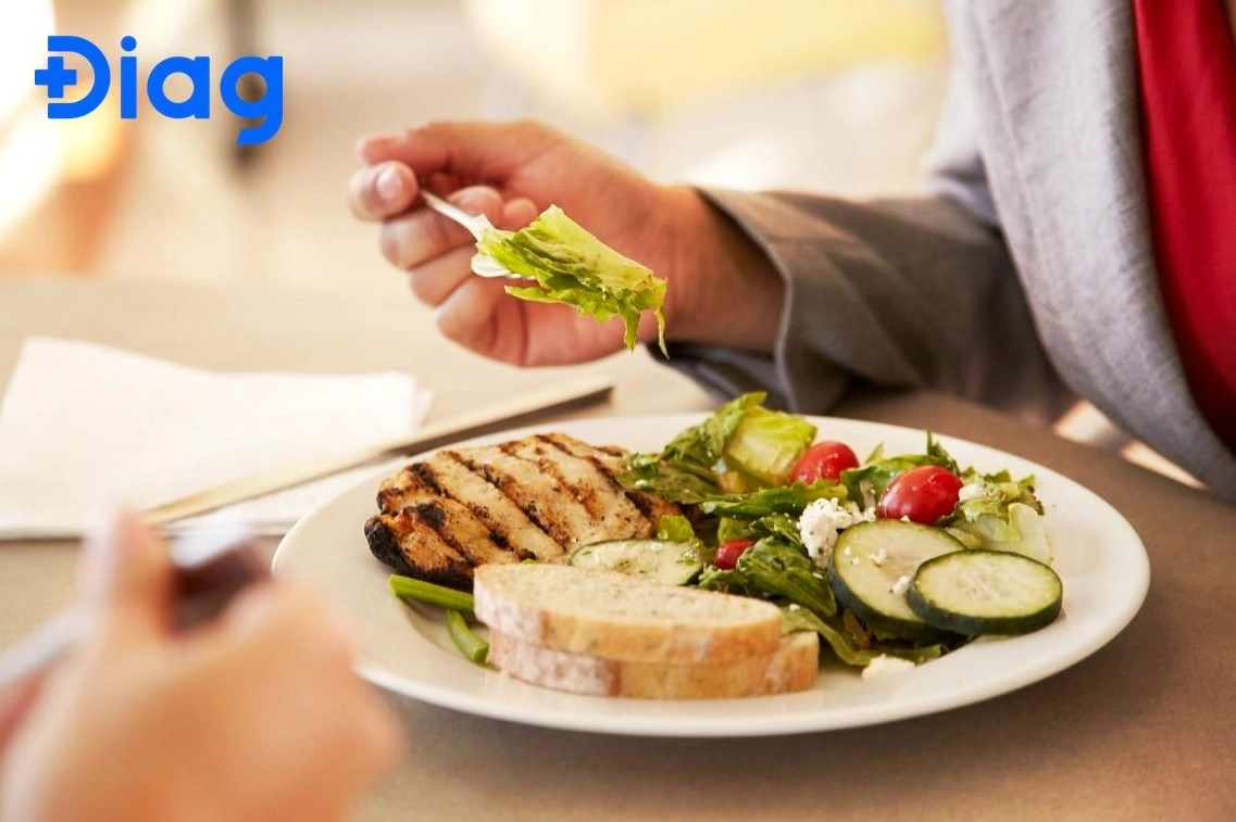 Mẹ bầu bị tiểu đường thai kỳ nên ưu tiên rau xanh và protein