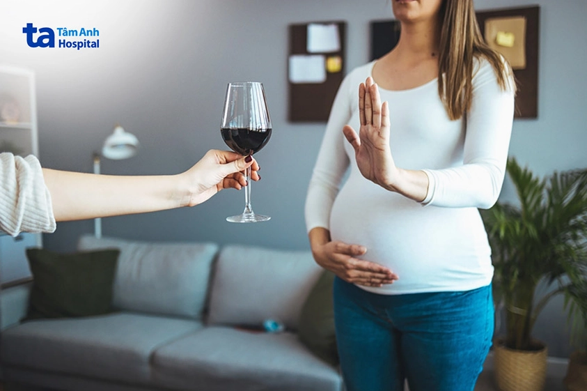 Mẹ bầu cần tránh tuyệt đối các chất kích thích có hại