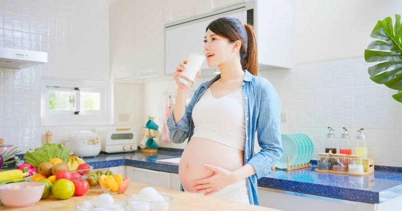 mẹ uống sữa để duy trì thai kỳ khoẻ mạnh